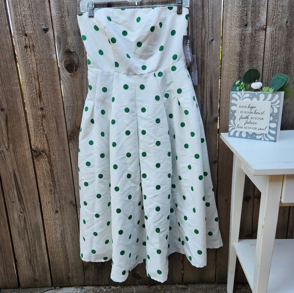 NWT Eva Mendes NY&Co Women\'s Strapless Polkadot Flowy Dress with Pockets  Size 2